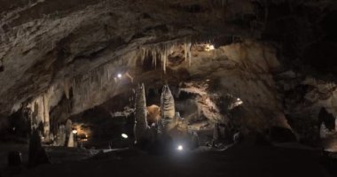 Karst mağarası, Lipa Mağarası 'nın güzel görüntüleri Sırbistan ve Doğu Avrupa' da yer aldı