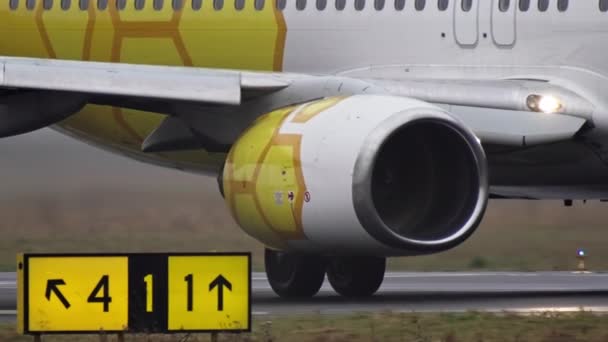 Close-up de uma turbina de avião — Vídeo de Stock