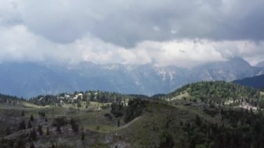 Alp manzarasının havadan görünüşü.