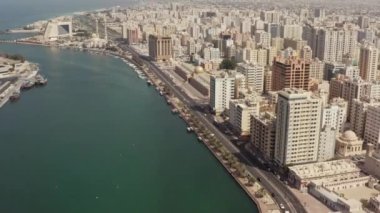 Sharjah 'ın hava görüntüsü BAE şehir manzarası. 