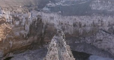 Ol Doinyo Lengai volkanı krateri.