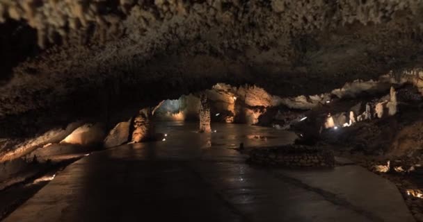 Sırbistan 'daki Lipa Mağarası' nın güzel manzarası. — Stok video