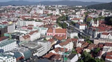 Ljubljana Slovenya 'daki eski kentin havadan görünüşü.