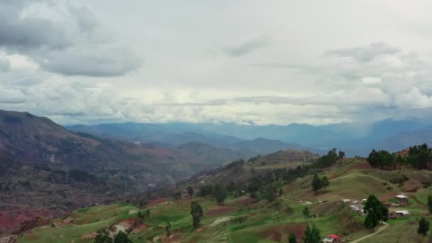 Vista aérea da paisagem montanhosa dos Andes do Peru — Vídeo de Stock