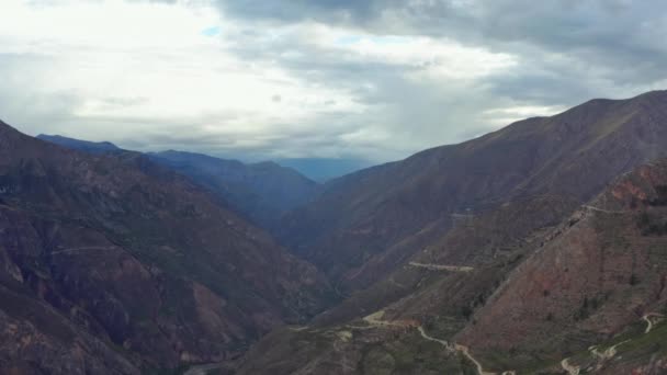 Aerial view is a dangerous road in the Andes mountains. — Stockvideo