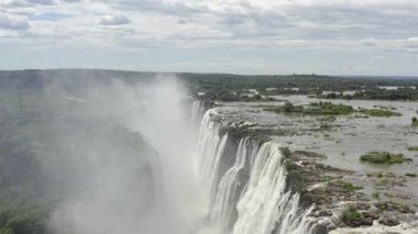 Victoria Zambiya şelalesinin hava manzarası.