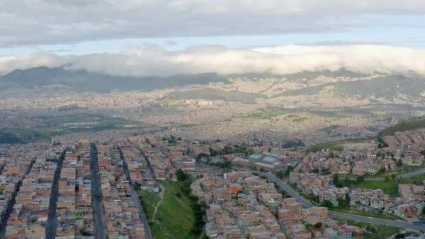 Légi felvétel Bogota Kolumbiáról. Panorámás kilátás a városra. — Stock videók