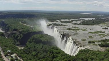 Victoria Zambiya şelalesinin hava manzarası. 