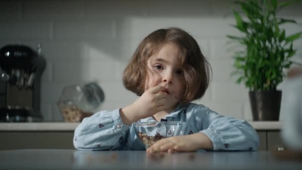 Girl having breakfast in the kitchen at home in the morning. — Stock Video