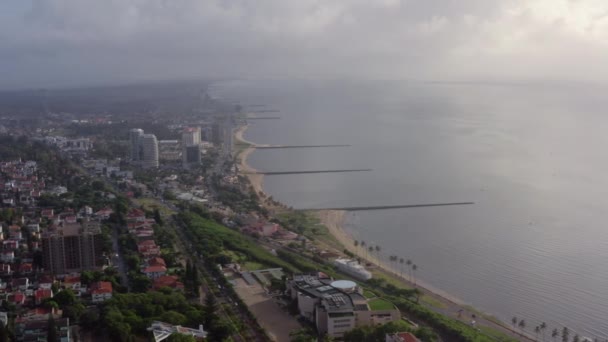 Luftaufnahme Maputo Mosambik. Stadtbild mit Wolkenkratzern — Stockvideo