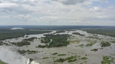 Victoria Zambiya şelalesinin hava manzarası. 