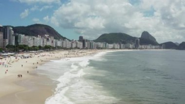 Copacabana Rio de Janeiro 'nun hava manzarası. 