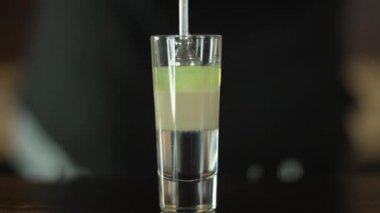 Hiroşima kokteylinin fotoğrafını çekiyorum..