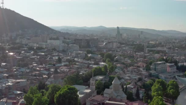 Városi napos táj Tbiliszi, Grúzia. — Stock videók