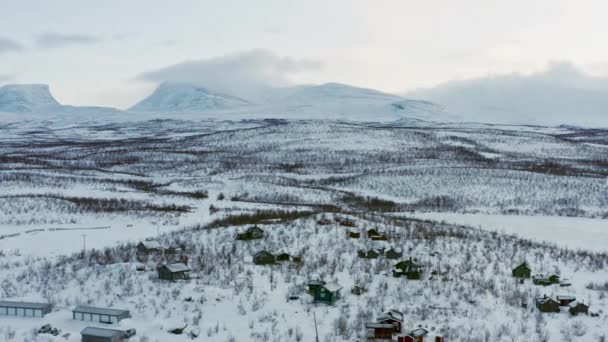 Vista aérea bela paisagem de montanha nevada. — Vídeo de Stock