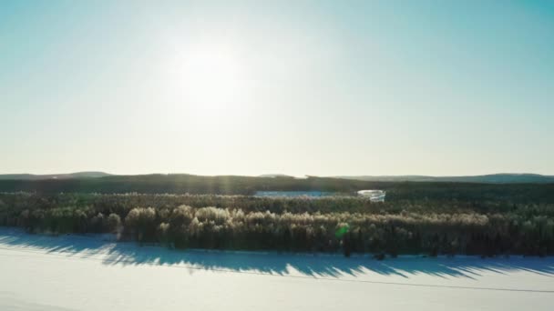 Letecký pohled na krásné zimní slunce. — Stock video