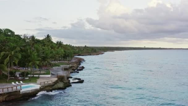 Vista aérea República Dominicana. Paisaje tropical lugar de recompensa para relajarse. — Vídeos de Stock