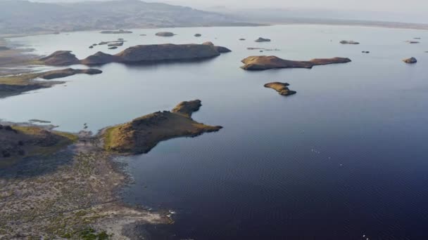 Видео беспилотника с соленым озером Сода — стоковое видео