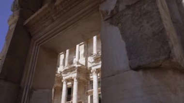 Efes, Antik Yunan 'da bir şehirdi. Türkiye 'deki eski bir şehrin kalıntıları. 