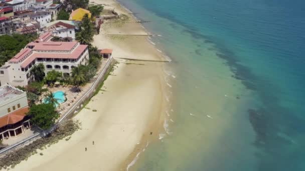 Vista Aérea Zanzibar Tanzânia Drone Voando Sobre Linha Costa Stone — Vídeo de Stock