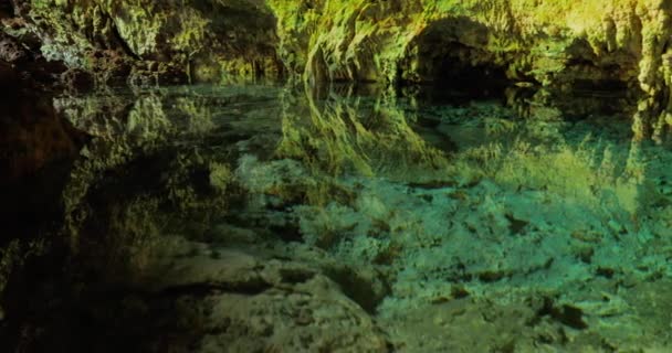 Krásná Jeskyně Která Podzemí Ostrově Africe Vysoce Kvalitní Záběry — Stock video