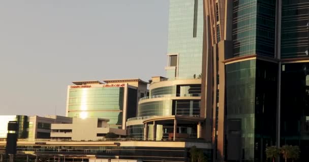 Дубай Оае Заході Сонця Високі Скляні Будинки Стоять Центрі Міста — стокове відео