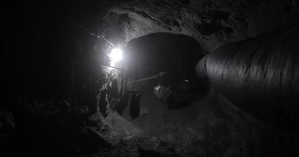 Tunnel Della Miniera Tanzanite Scavato Nel Sottosuolo Borse Con Aumento — Video Stock