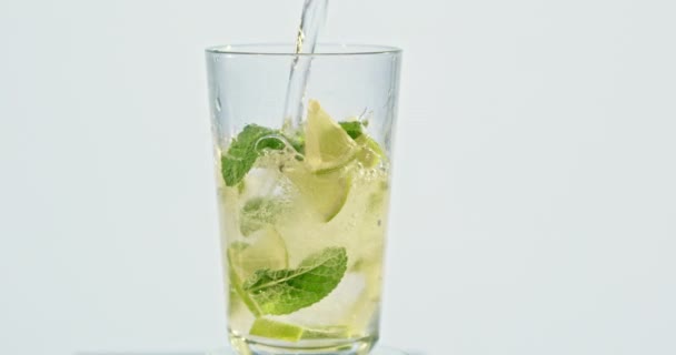 Making Lemonade Home Lime Mint Ice Glass Which Carbonated Water — Stock Video