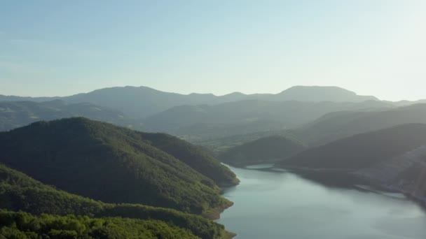 Foto Aérea Serbia Drone Video Central Hidroeléctrica Pie Las Montañas — Vídeo de stock