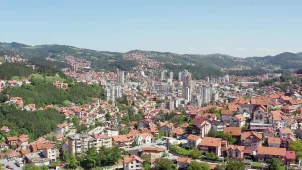 Disparo Aéreo Uzice Sérvia Drone Vídeo Cidade Com Casas Que — Vídeo de Stock