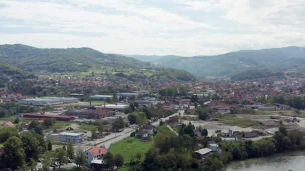 Disparo Aéreo Uzice Sérvia Drone Vídeo Uma Cidade Que Cercada — Vídeo de Stock