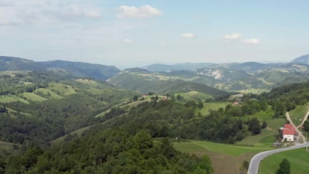 Aerial Zastrzelił Serbię Lot Dronem Górach Gdzie Można Zobaczyć Mały — Wideo stockowe