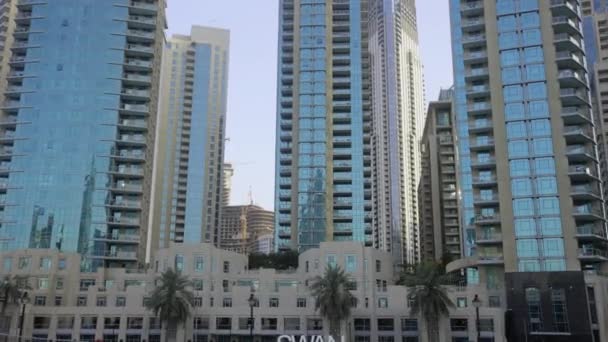 Στο Αστικό Τοπίο Του Ντουμπάι Ψηλά Γυάλινα Κτίρια Στο Κέντρο — Αρχείο Βίντεο