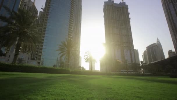 바이의 시내에 투과하는 마천루 도시의 — 비디오