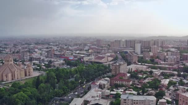 Luftaufnahme Des Stadtzentrums Von Jerewan Kathedralen Und Häuser Wolkenkratzer Der — Stockvideo
