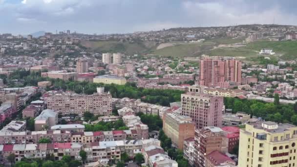 Veduta Aerea Paesaggio Urbano Della Città Nelle Montagne Erevan Case — Video Stock