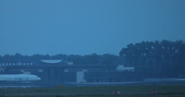 Vidéo Dans Laquelle Petit Avion Décolle Avion Décolle Piste Aéroport — Video