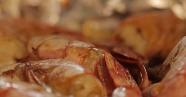Macro shot de crevettes. Crevettes fraîches, juteuses, savoureuses et grillées. Fruits de mer prêts à l'emploi.
