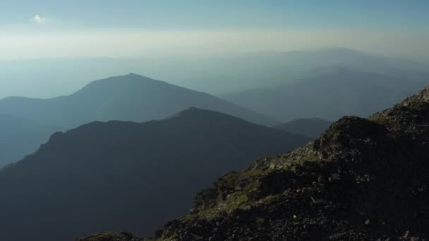 Vuelo Avión Tripulado Sobre Las Cadenas Montañosas Donde Pueden Ver — Vídeo de stock