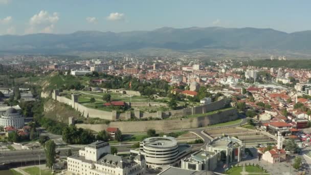 Vista Aérea Skopje Macedonia Dron Voló Sobre Una Fortaleza Histórica — Vídeo de stock