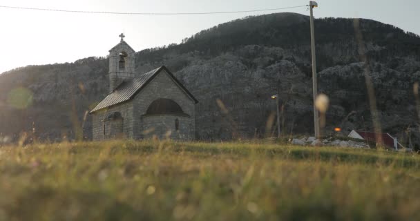 Iglesia Las Montañas Hermoso Video Que Muestra Una Antigua Iglesia — Vídeo de stock