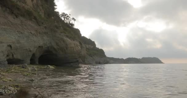 Olas Chocando Contra Piedra Hermoso Video Que Mar Fondo Altos — Vídeos de Stock