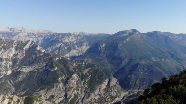 グレロ ソコロヴォ峡谷 コリータ モンテネグロの空中撮影 信じられないほど巨大な峡谷 山の峰や岩のドローンビュー 高品質4K映像 — ストック動画