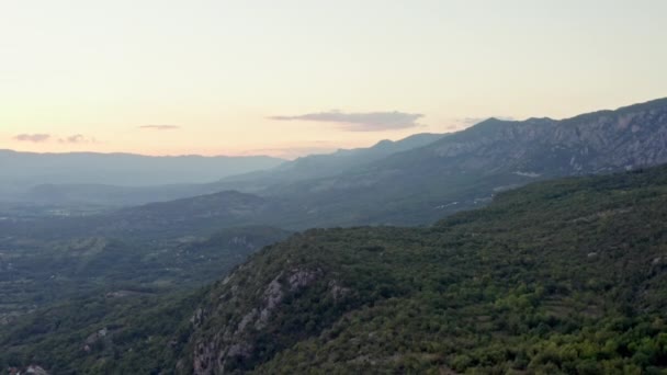 Disparo Aéreo Montenegro Hermosa Puesta Sol Las Montañas Donde Vemos — Vídeo de stock
