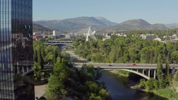 Drone Video Del Edificio Las Ventanas Que Vemos Reflejo Ciudad — Vídeo de stock