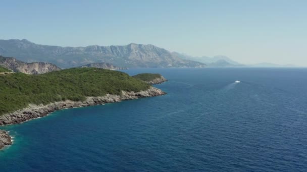 Widok Lotu Ptaka Czarnogóra Drone Wideo Gór Uderzających Fale Morza — Wideo stockowe