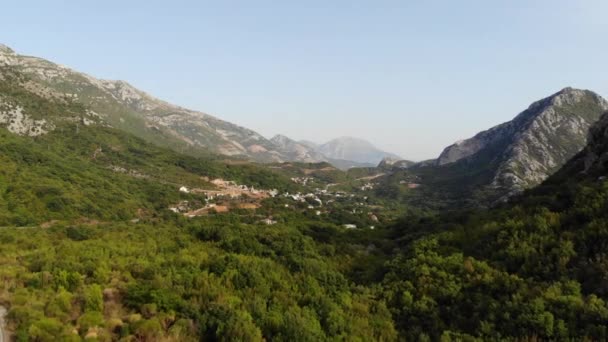 Miasto Widokiem Lotu Ptaka Nad Adriatykiem Czarnogórze Miasto Czerwonymi Dachówkami — Wideo stockowe