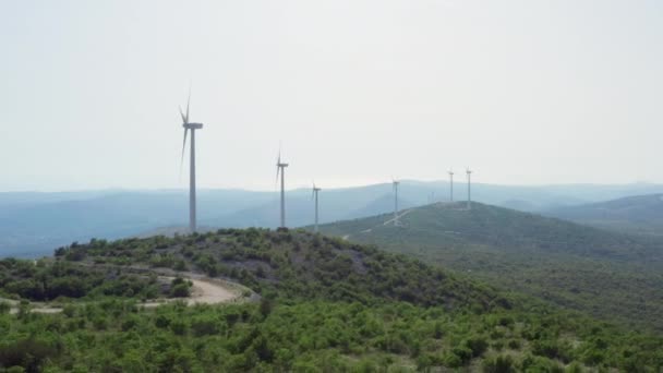 Luchtfoto Windmolens Die Elektriciteit Produceren Bergen Bescherming Behoud Van Het — Stockvideo