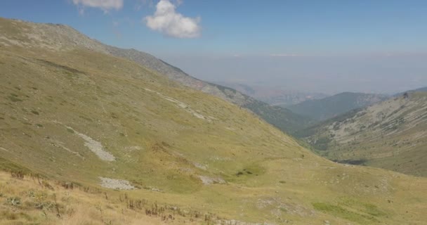 Schöne Berge Mazedoniens Gebirgsketten Mit Viel Grün Auf Den Felsen — Stockvideo