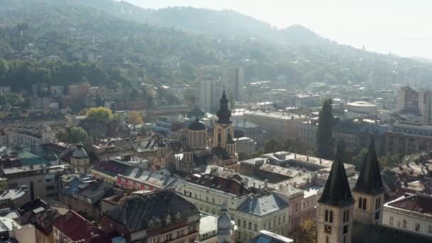 Video Drone Dari Gereja Dengan Menara Berdiri Pusat Kota Alun — Stok Video